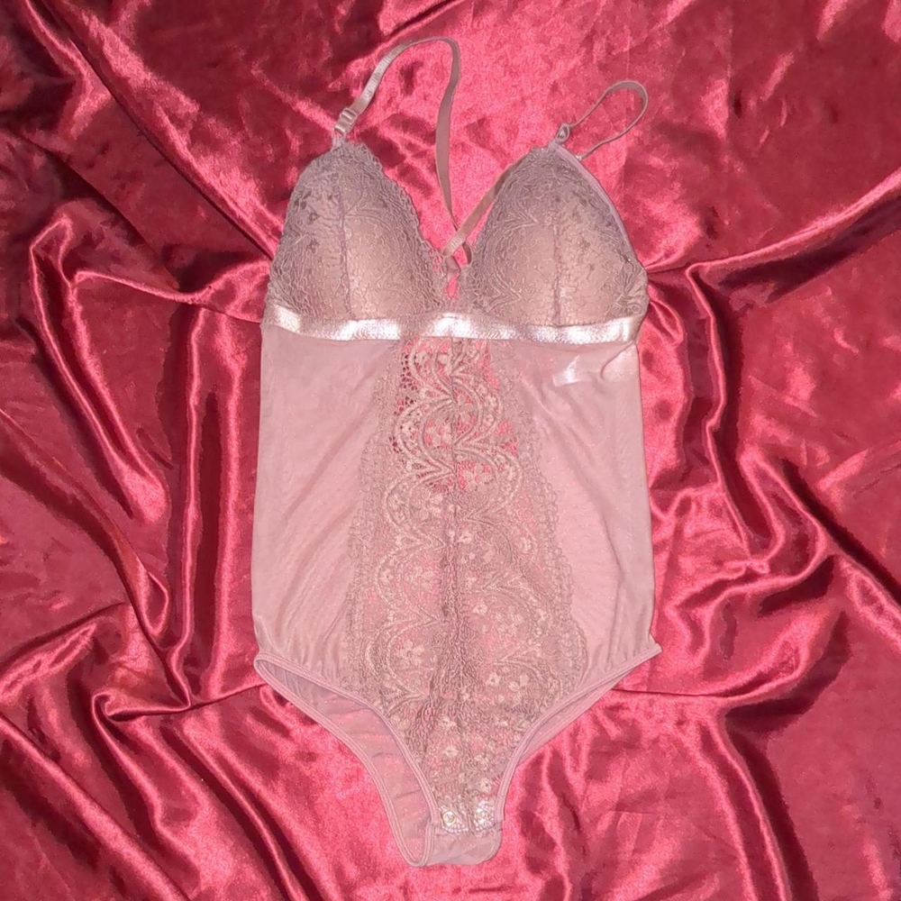 Elegant Lace Bodysuit in Pink